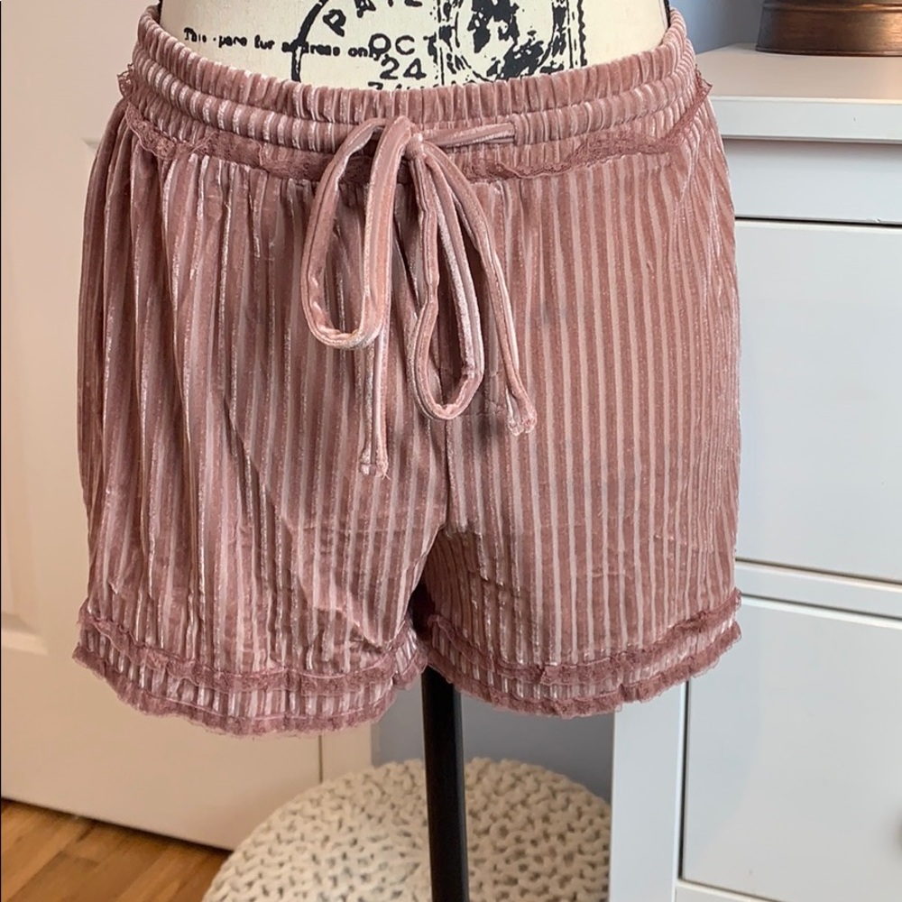 POL Velvet Burnout Vertical Stripe Shorts - Picture 5 of 9